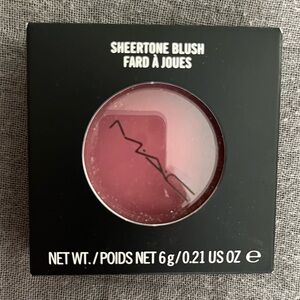 MAC sheer-tone blush “Breath of Plum” new in package